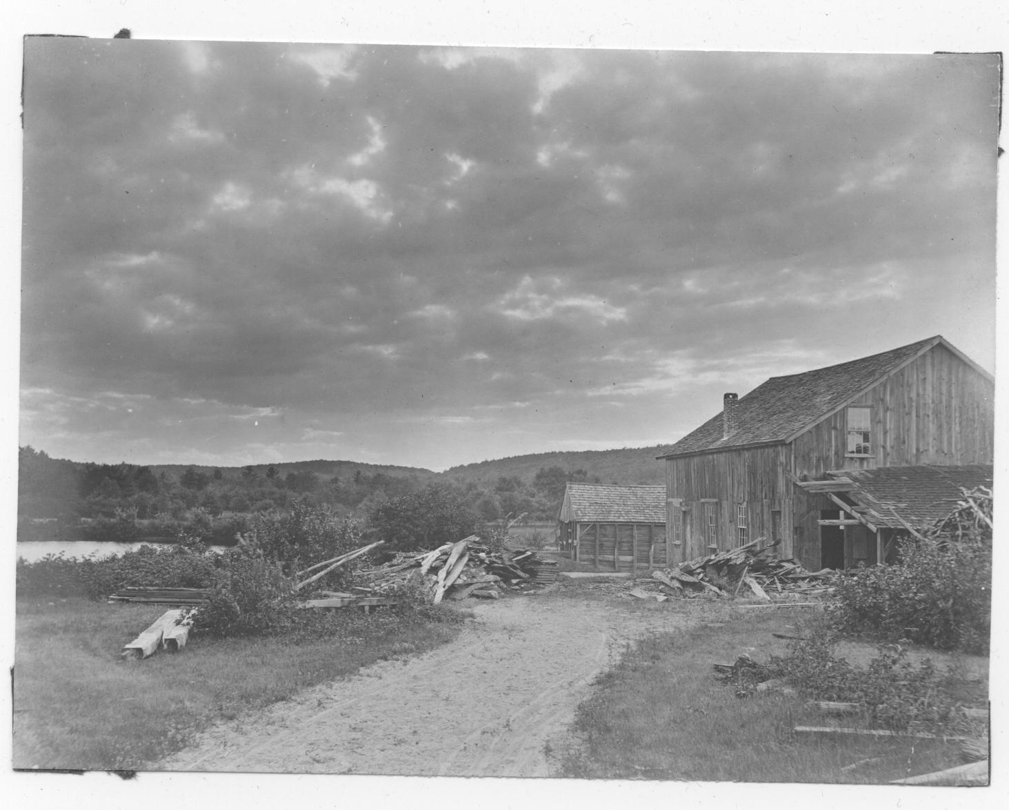 Unknown barn believed to be from Thompson CT. Any information on the location or history of this barn wanted by the Thompson Historical Society